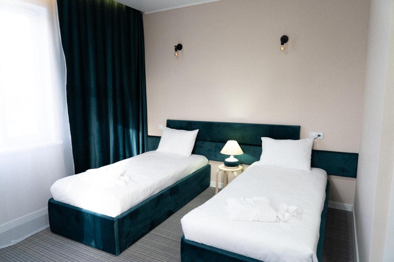 Jardin Hotell Aqtöbe Exteriör bild