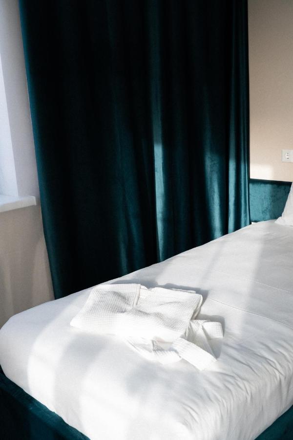Jardin Hotell Aqtöbe Exteriör bild