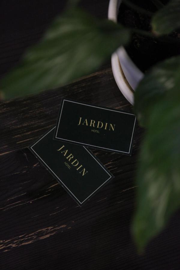 Jardin Hotell Aqtöbe Exteriör bild