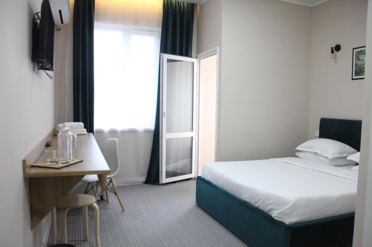 Jardin Hotell Aqtöbe Exteriör bild